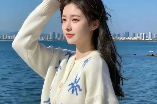 刚分手一周！八卦媒体爆料：维尼修斯在私人场所与数位女性聚会